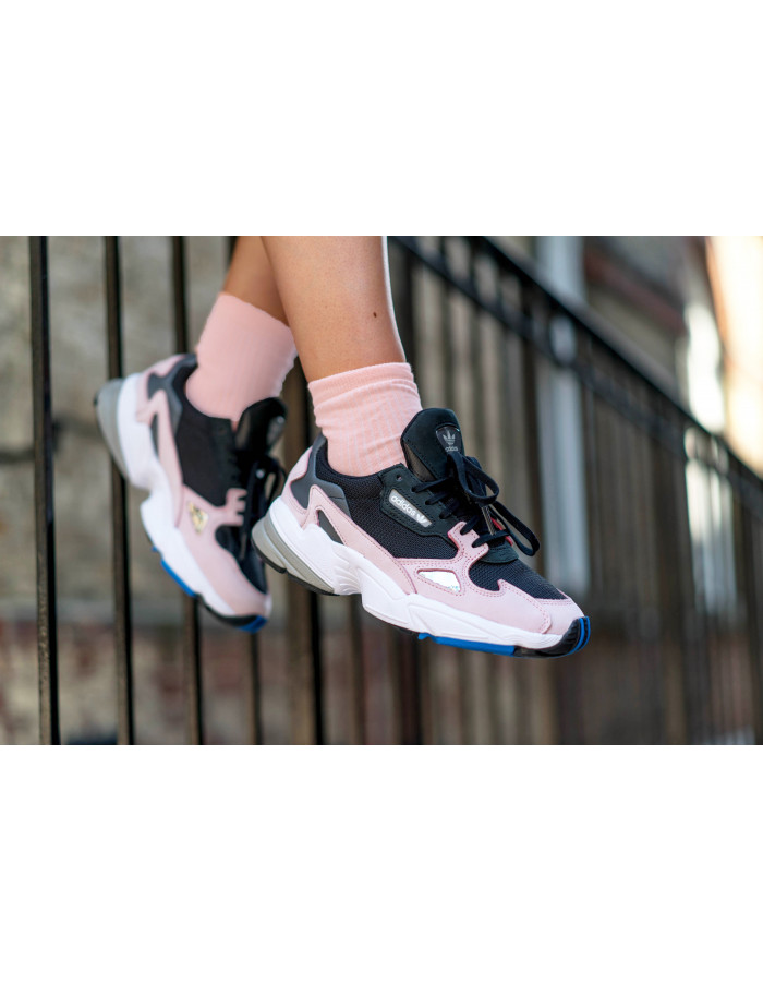 Женские кроссовки Adidas Falcon W
