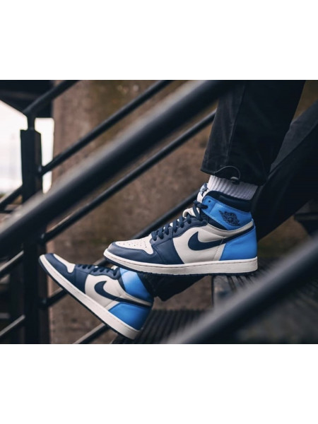 NIKE AIR JORDAN 1