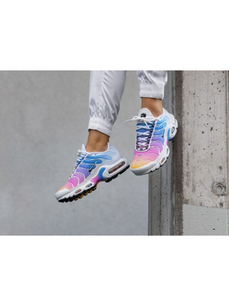 NIKE AIR MAX PLUS